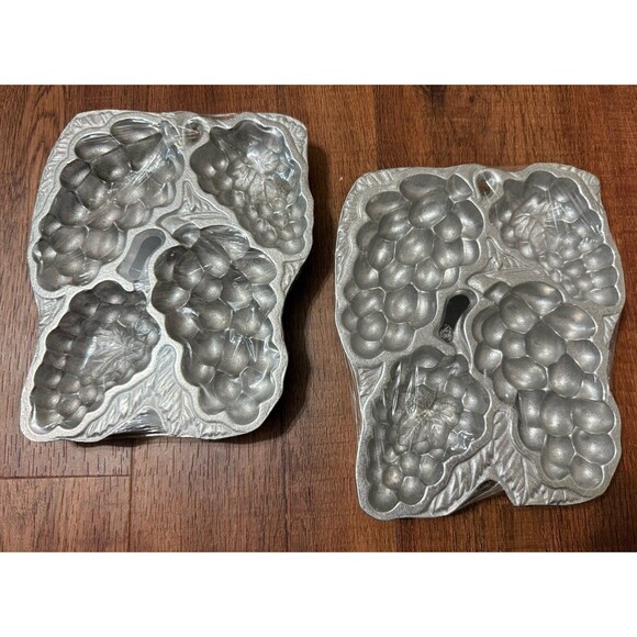 Wilton Armetale RWP Grapes Muffin Mold #353701 USA cooking serving X 2 - Picture 2 of 8